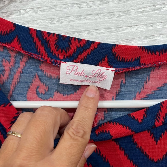 Pink Lily ladies top in a size medium! It’s very cute and vibrant! - Picture 2 of 3